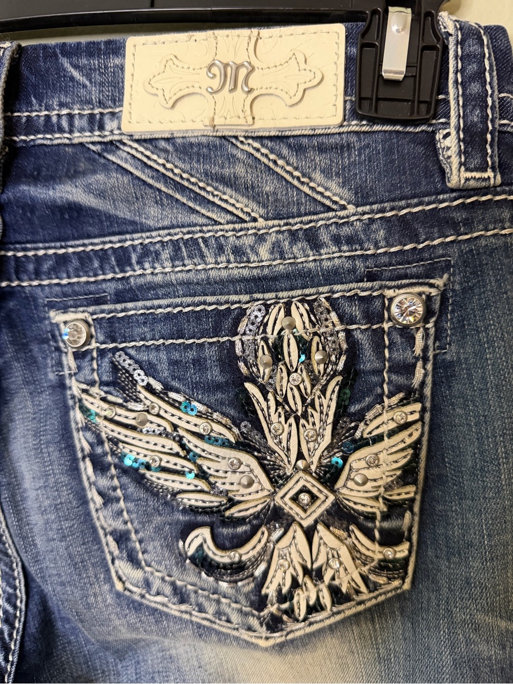 Gorgeous Miss Me Mid-Rise Easy Skinny Jeans with Wing Pockets 31-1/2” Inseam
